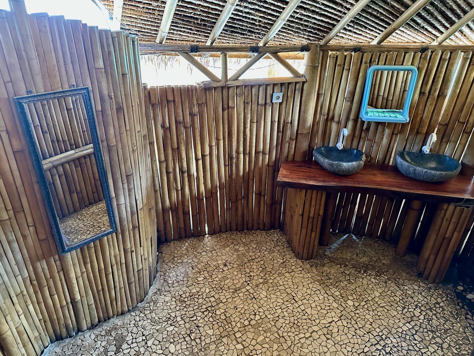 Begadang Hotel Gili Air Bilik gambar